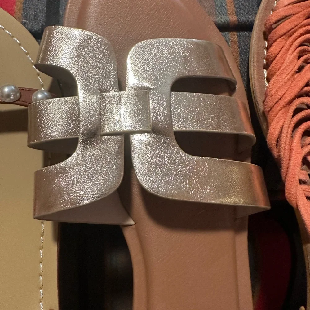 3 for 1 cute sandals! Size 9-9.5 - Picture 11 of 12